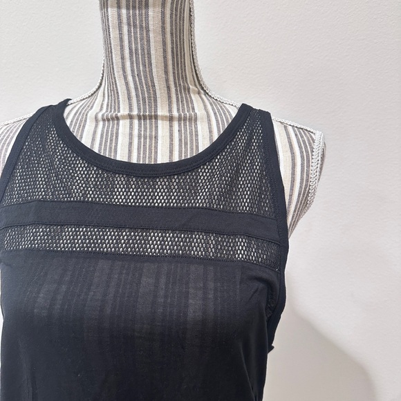 Alo yoga meshed top tank size medium - Picture 2 of 4